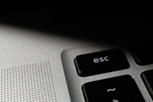 Menghindari Majelis Perdebatan yang Tidak Memberi Faidah Ilmu