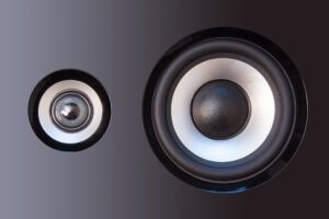 speakers-180989_640